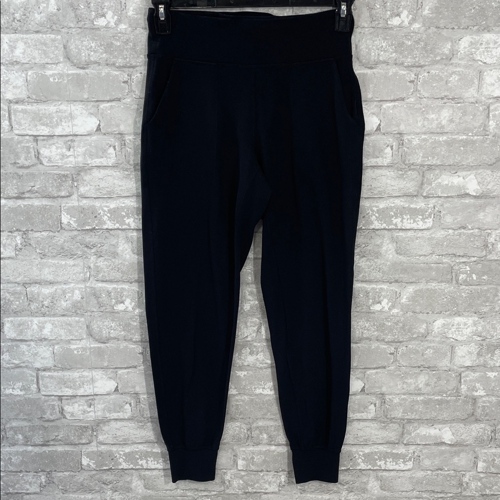 Lululemon Align Jogger 28"
Black